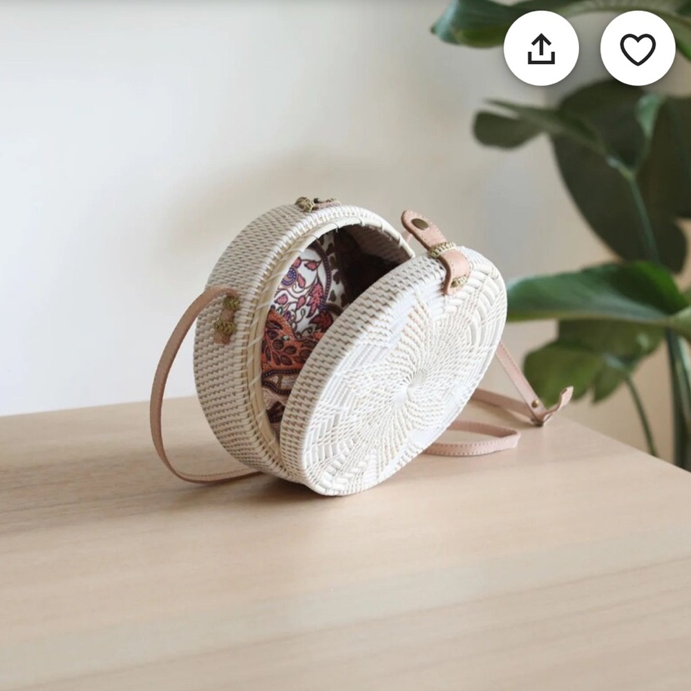 Handmade Woven Round Cream + Tan Crossbody Bag Handmade in Bali - Picture 4 of 14
